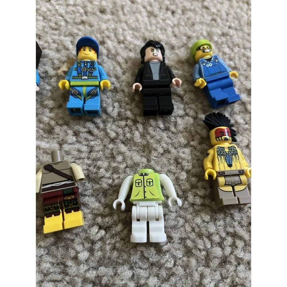 LEGO Mini figure Keychain  Random Marvel and more! Lot Set Parts - Picture 3 of 4